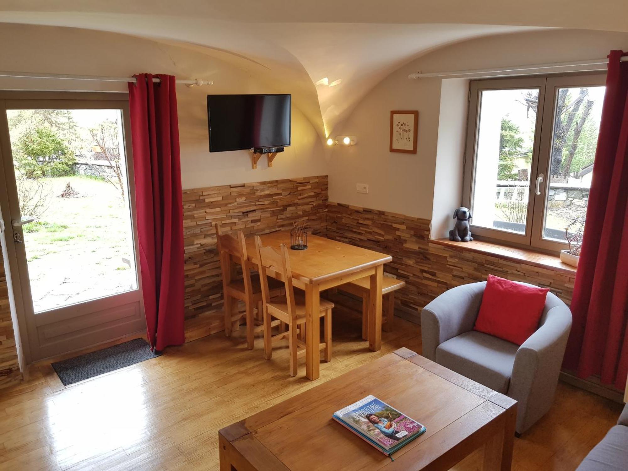 La Girandole Chambre D'Hotes Et Location D'Appartement Arvieux Luaran gambar