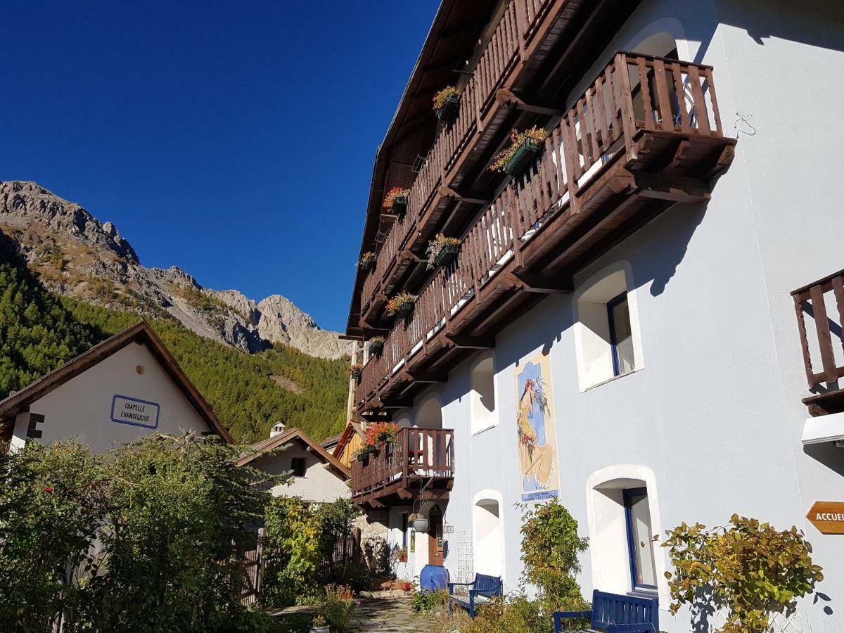 La Girandole Chambre D'Hotes Et Location D'Appartement Arvieux Luaran gambar