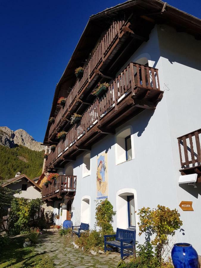 La Girandole Chambre D'Hotes Et Location D'Appartement Arvieux Luaran gambar